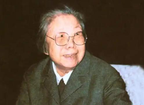 1992年7月11日早晨，北京医院的走廊忽然空了许多。原先竖着的隔断全撤掉，门口