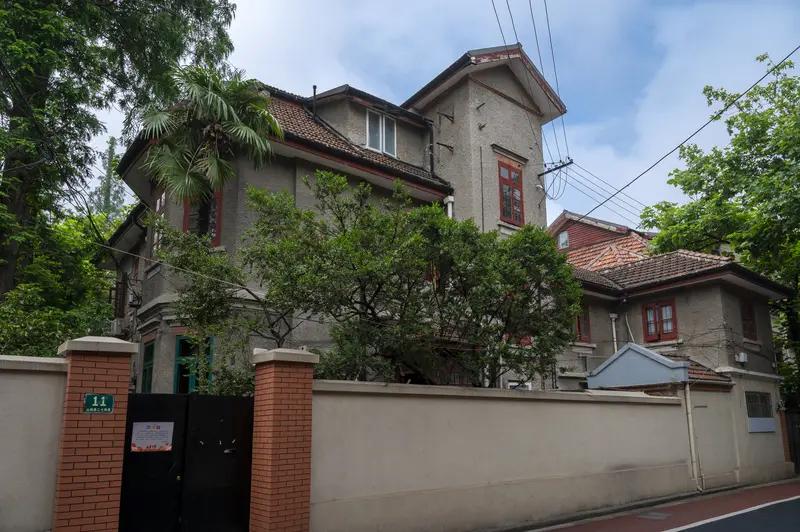 我51岁,退休后就在家躺平了,退休金每月2400元。老公让我再找个工作,我坚决不