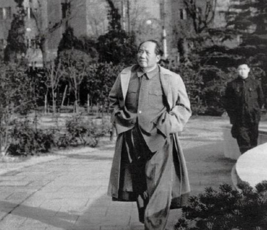 虽然毛主席享年83岁，但他的保健医生却说：“其实毛主席不具备长寿的条件，他长