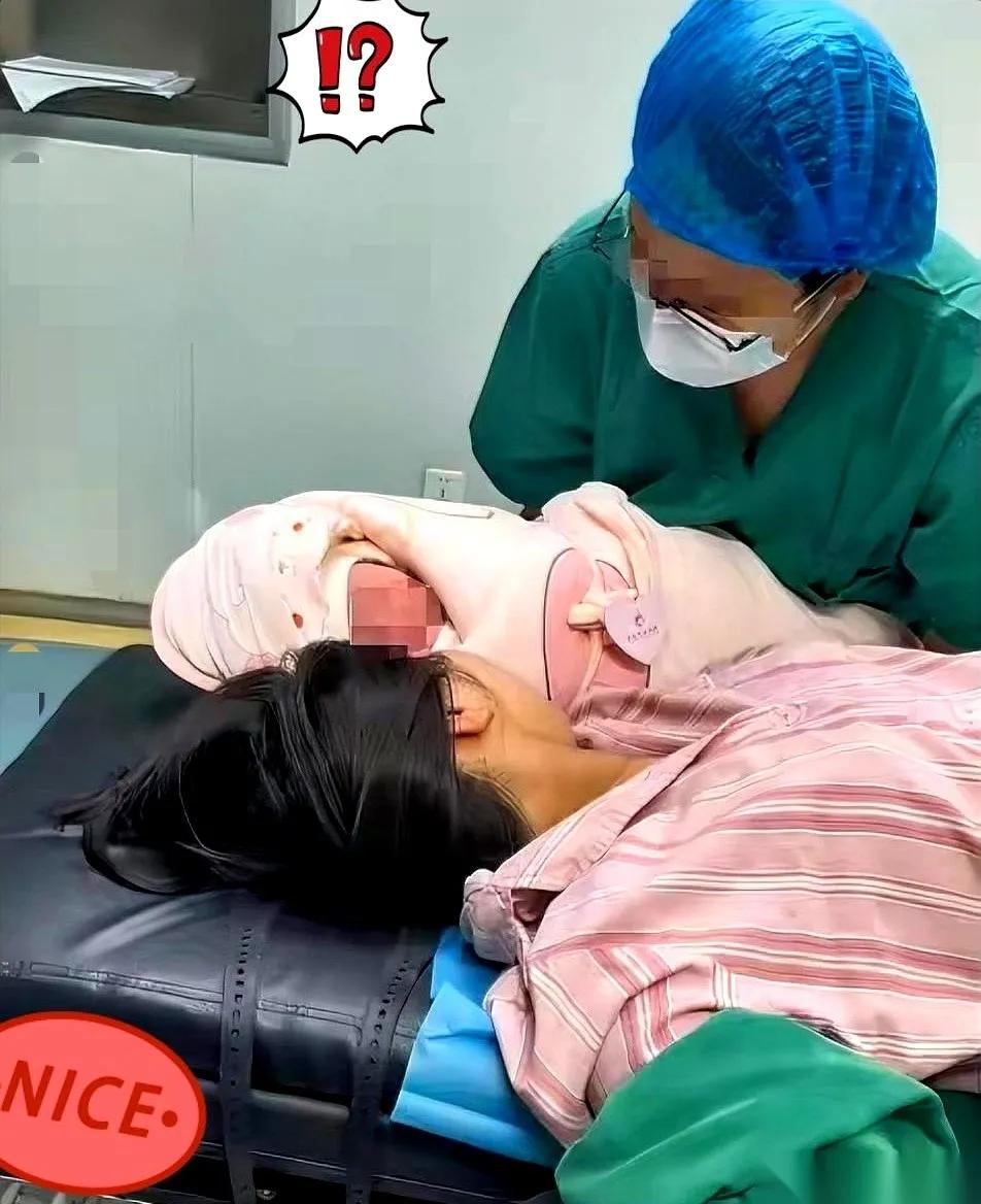 朋友讲了一件事，说他嫂子生孩子的时候，她老公叫了几个哥们儿过来帮忙。嫂子在产房