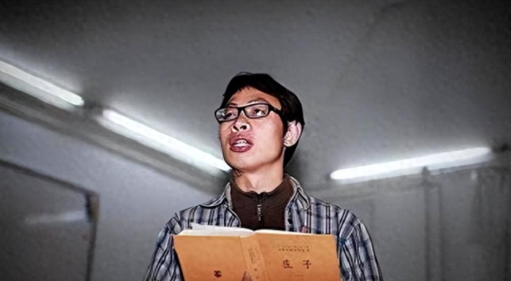 “善恶终有报！”2008年汶川地震时，范美忠正给学生上课，谁知他丢下学生撒腿就跑