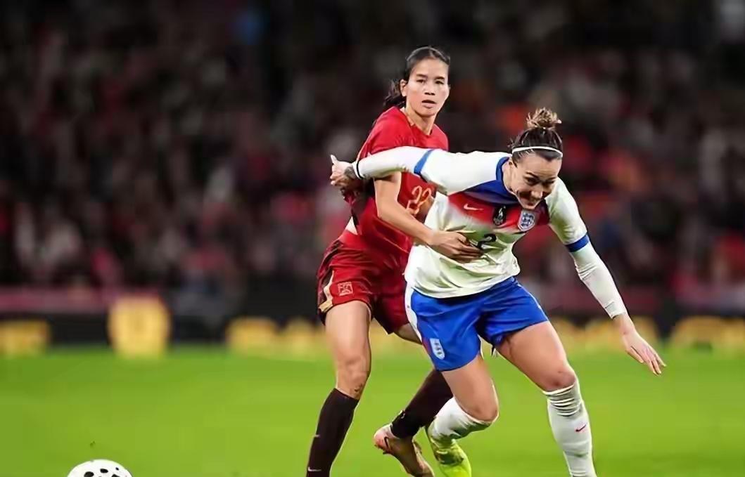 女足0：8大比分惨败于英格兰，证明三年前孙雯说的话是正确的。