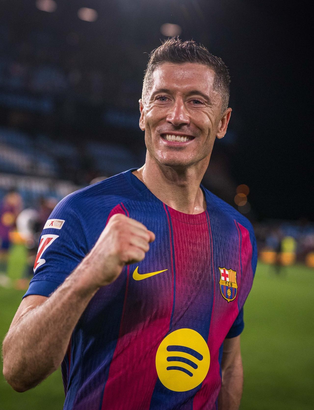 欧洲转会新闻！★降多少，这很重要！莱万已告知巴萨，他准备下赛季留队，并接受降