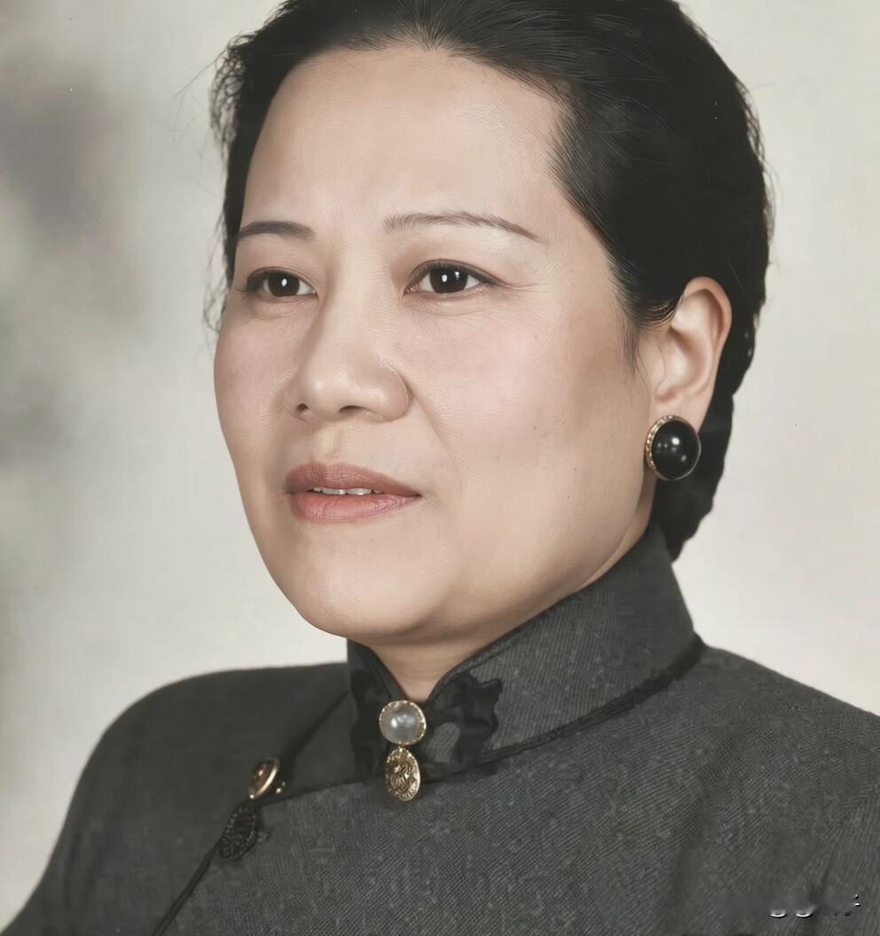 宋霭龄作为宋家大姐，一生以精明能干闻名，她小家不仅富甲一方、家财万贯，在娘家更是