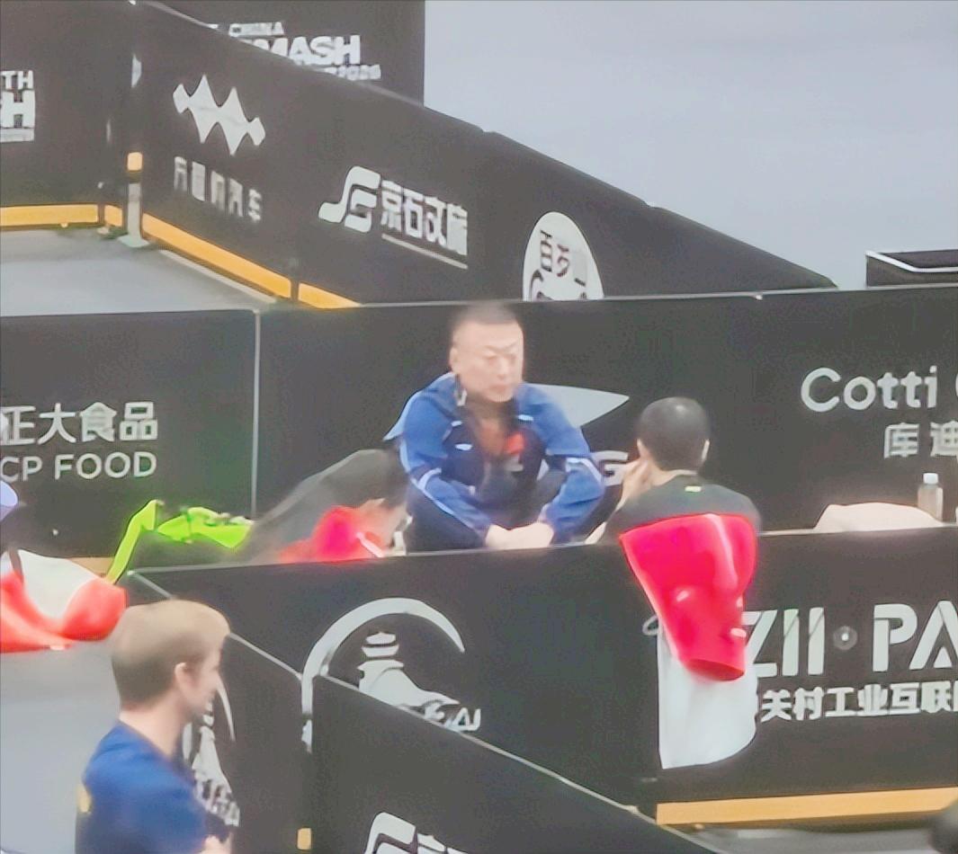 孙颖莎和帕拉南比赛之前的热身，马琳和莎莎说了什么？从视频来看，马琳和莎莎聊