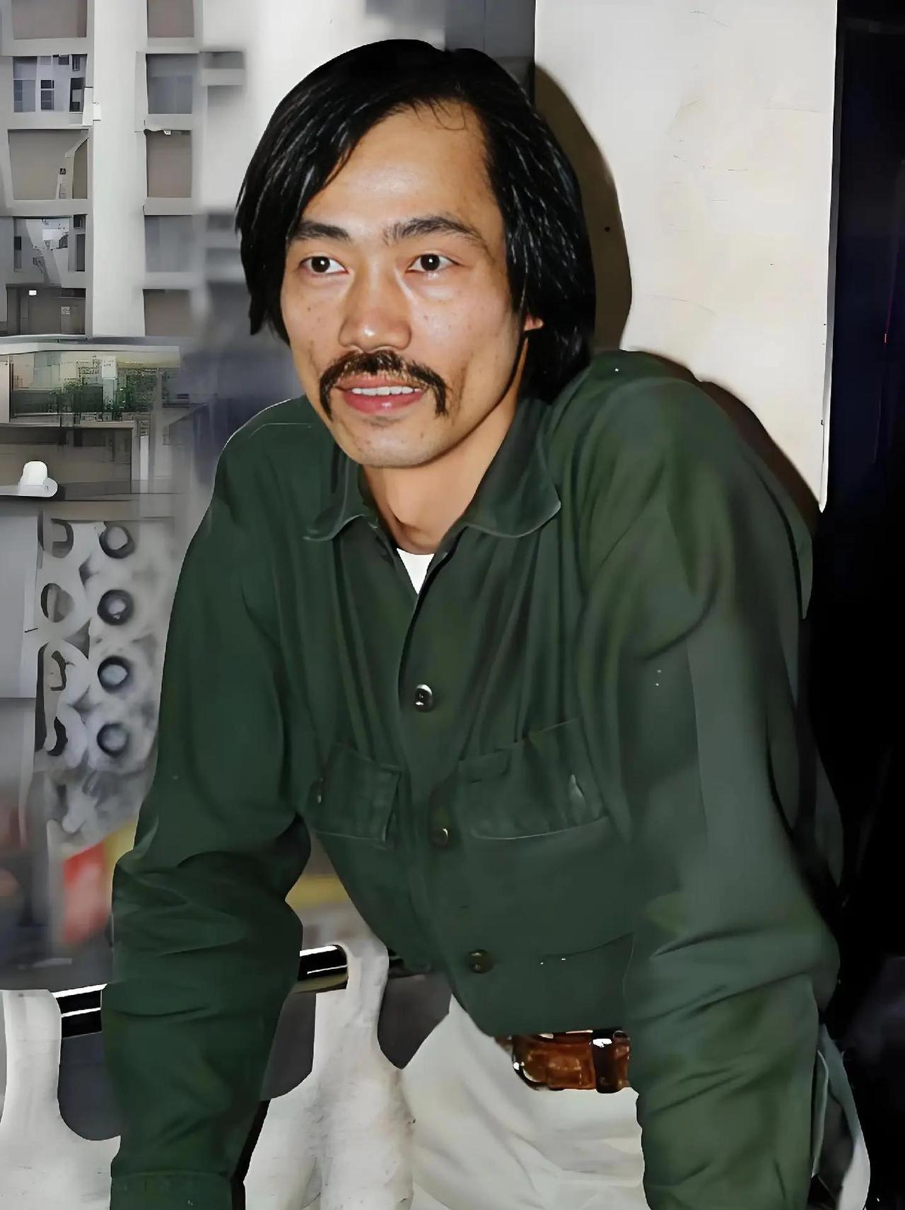 元华，原名容继志，1952年生于香港，七小福成员，师承于占元。早年担任李小龙御用