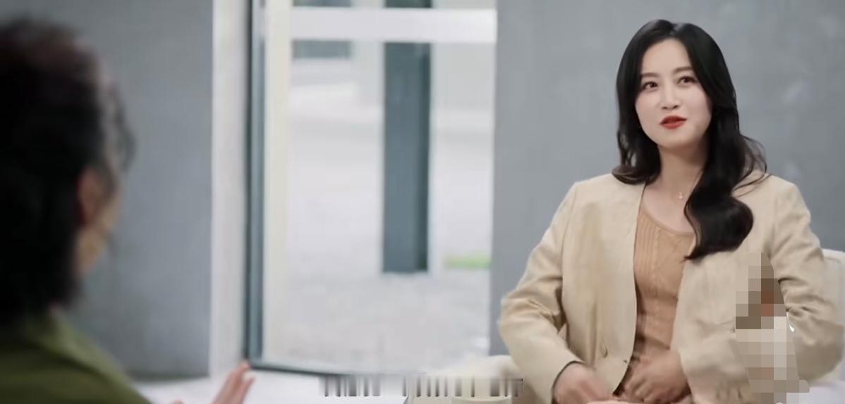 蓝盈莹回忆自己的童年：“小时候一周九个家庭老师，如果算上礼拜六礼拜天，各种文艺培