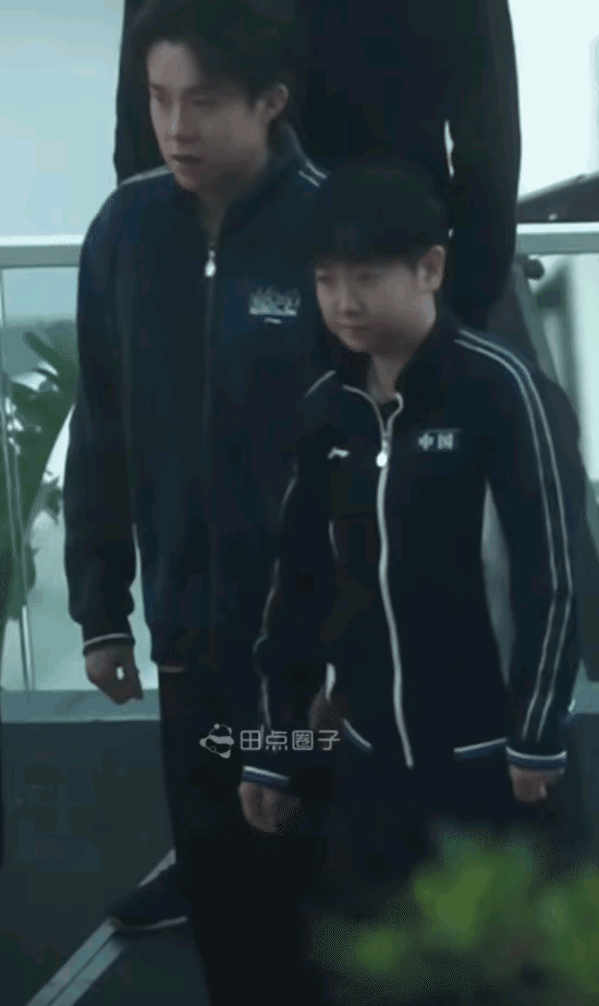 香港主办方安排莎头合影，太懂球迷了，给香港主办方点个大大的赞！[赞][大笑]今