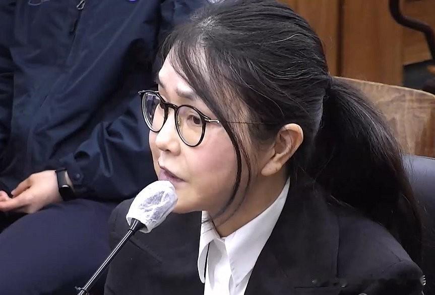5月15日韩媒消息，韩国首尔中央地方法院对金建希斡旋受贿、卖官鬻爵案举行最终庭审