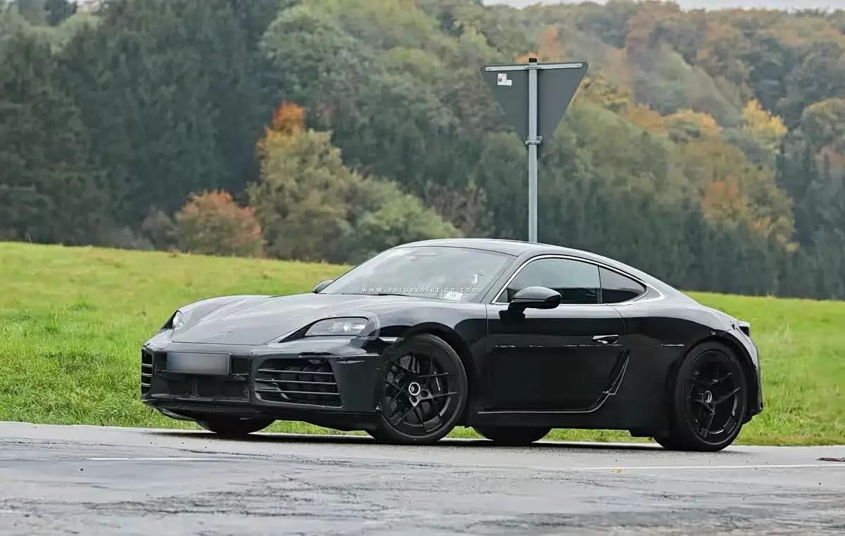 保时捷的718系列最近有点“流年不利”，前脚燃油版刚官宣停产，后脚纯电版就传来要