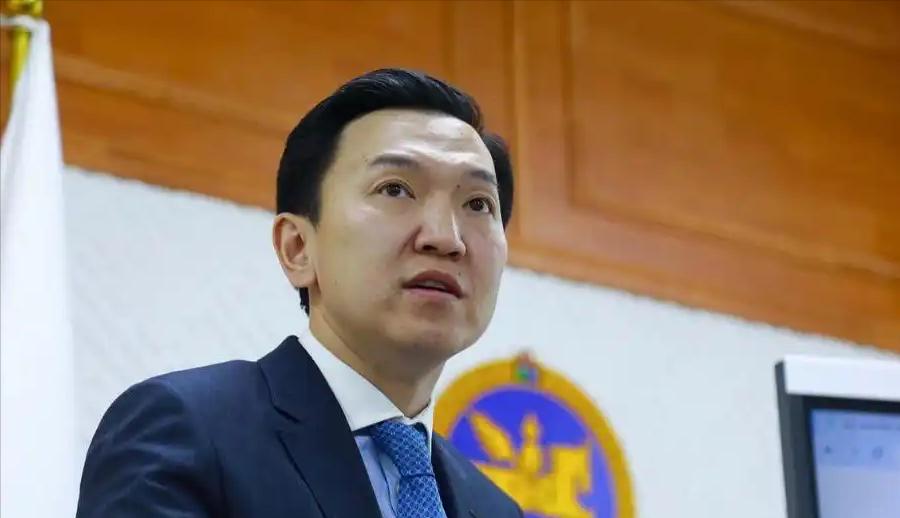 蒙古开始过苦日子了。在中国14个陆地邻国中，蒙古似乎成了最早亮出财政红灯的那