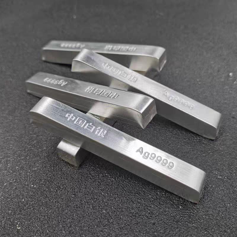 白银到底由哪些因素控制的呢，今天就来和大家聊聊。我认为影响白银的涨跌主要有四个