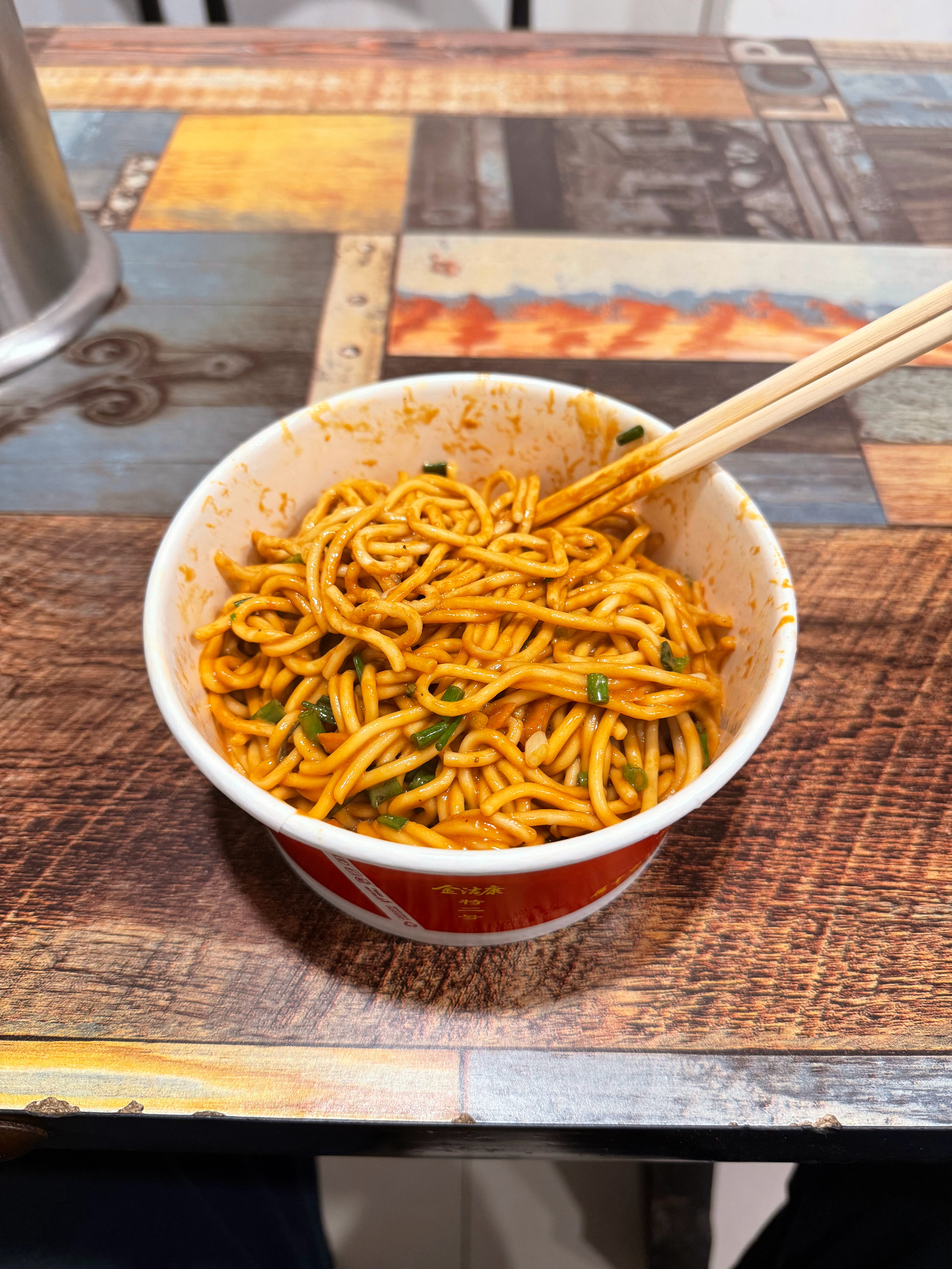 又是一天没人比我早的早上好先来碗热干面去赶飞机了