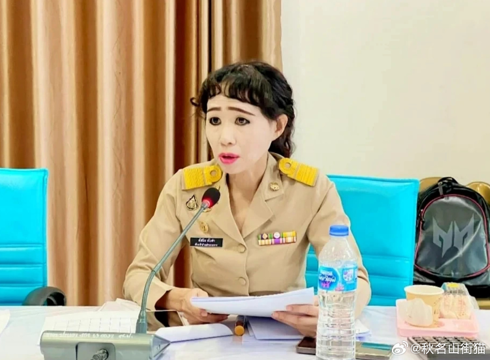 泰国女公务员浓妆参加会议走红网络，霸气回应质疑：请关注我的工作海外新鲜事泰国也