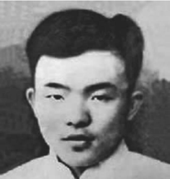 赵荣声在卫立煌身边潜伏十年，令人意外的是卫立煌突然问他是否可以加入共产党？19
