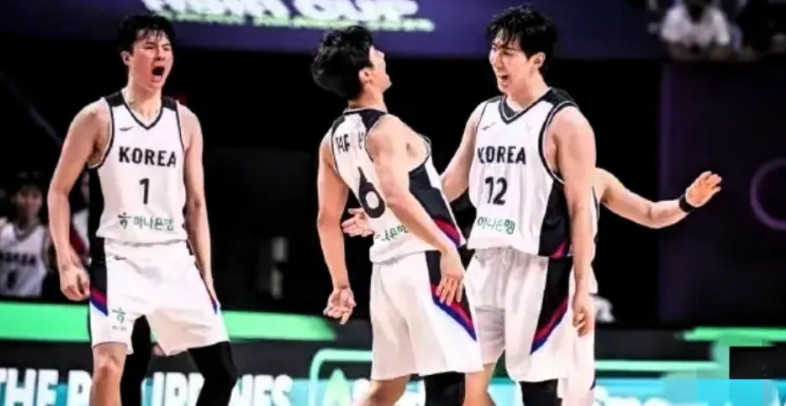 韩国男篮战胜黎巴嫩赛后很开心，韩国网友在社交媒体上提前为韩国队预测四强对手，因为