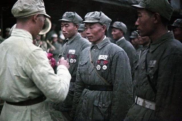 1948年，华野16个纵队36万野战军，手握重炮、坦克、特种兵纵队；中野7个纵队