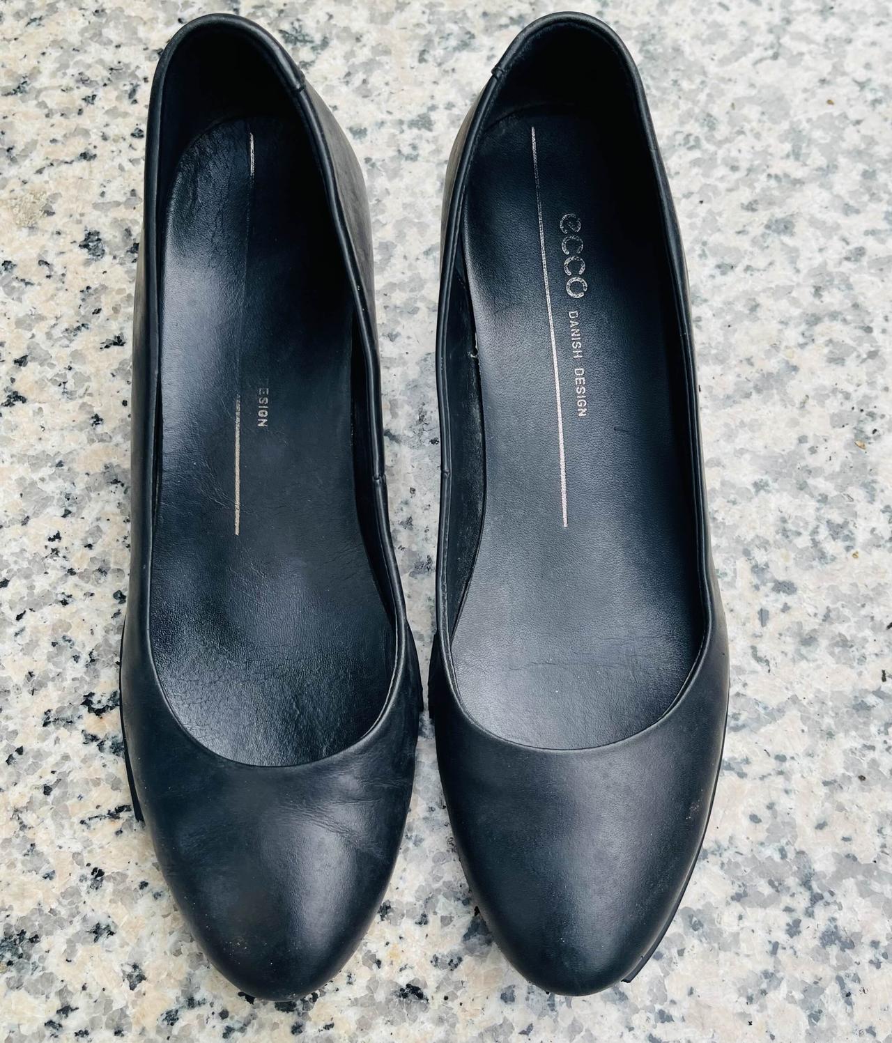 我天！只知道鞋是穿坏的，没想到不穿也会放坏，简直颠覆了认知。放女儿家一双爱步