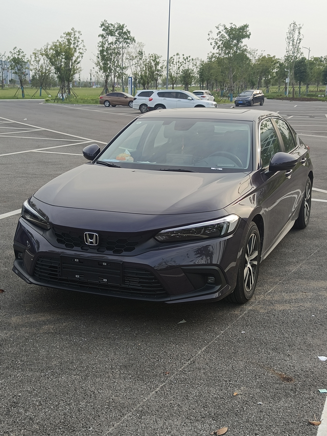 刚提了思域开了几天想简单聊聊刚开始准备换车是因为之前开的骐达动力不太够用而且开