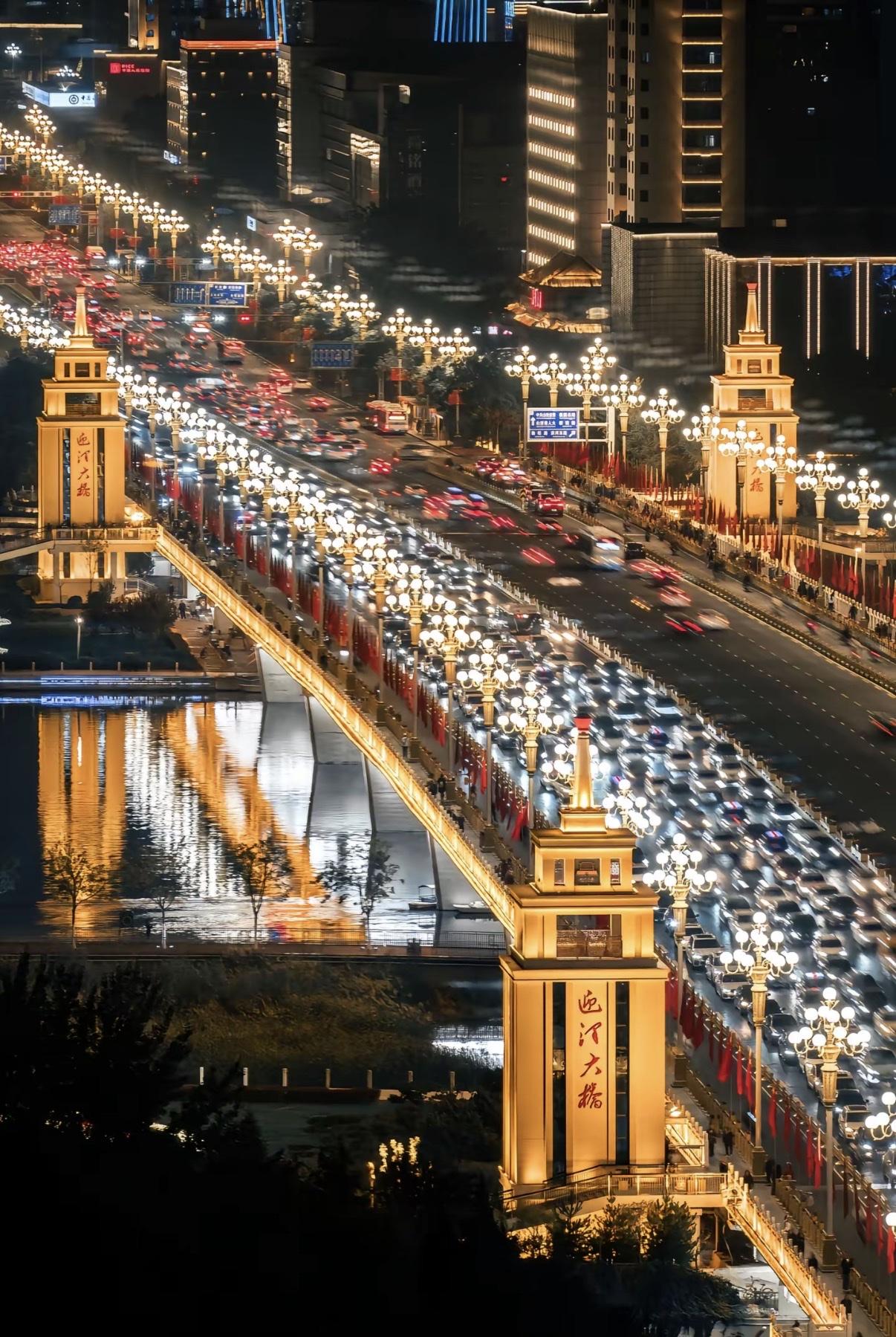 山西太原市的标志性建筑物是哪个?之前的双塔现在的大桥：迎泽大桥：迎泽中