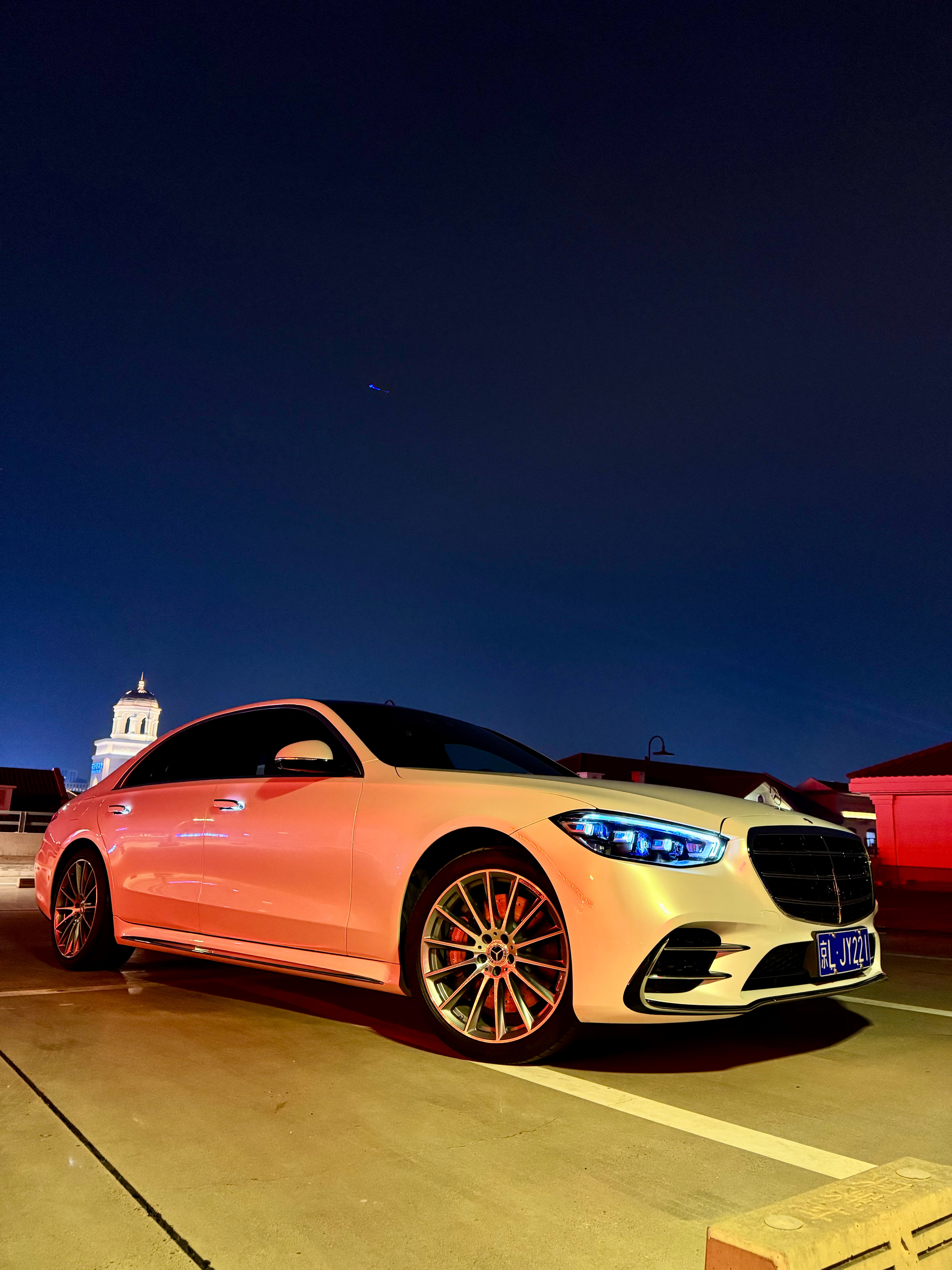 美白了！施工过程就不少人问我S-Class白色行[点赞]有品美白提车赶紧