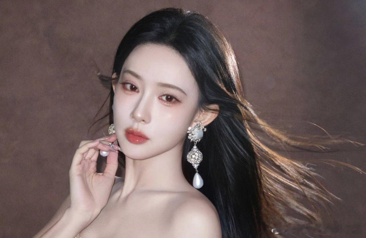 孟子义白裙CCD，完全神女