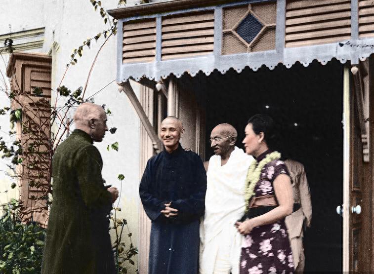 蒋介石是个喜欢注重细节者，对一些无关大局的碎末枝节格外上心，碟碟不休，反复唠叨。