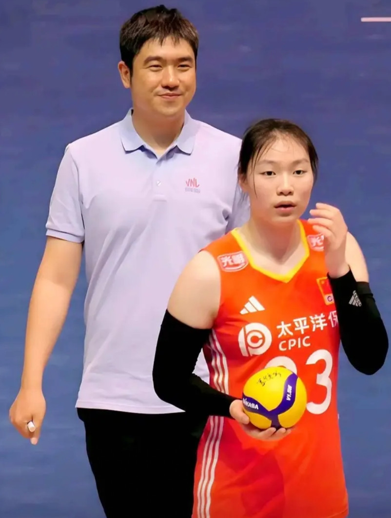中国U19女排，能夠战胜日本，确实意想不到。因为两大主力被国家队征召，等于是残