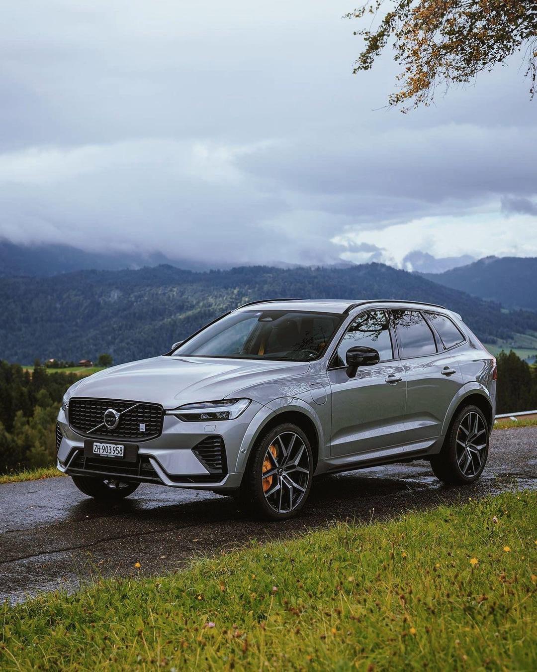 越来越喜欢沃尔沃了,怎么办?那必须整一辆，毕竟一个男人一生得拥有过一辆沃尔沃，那