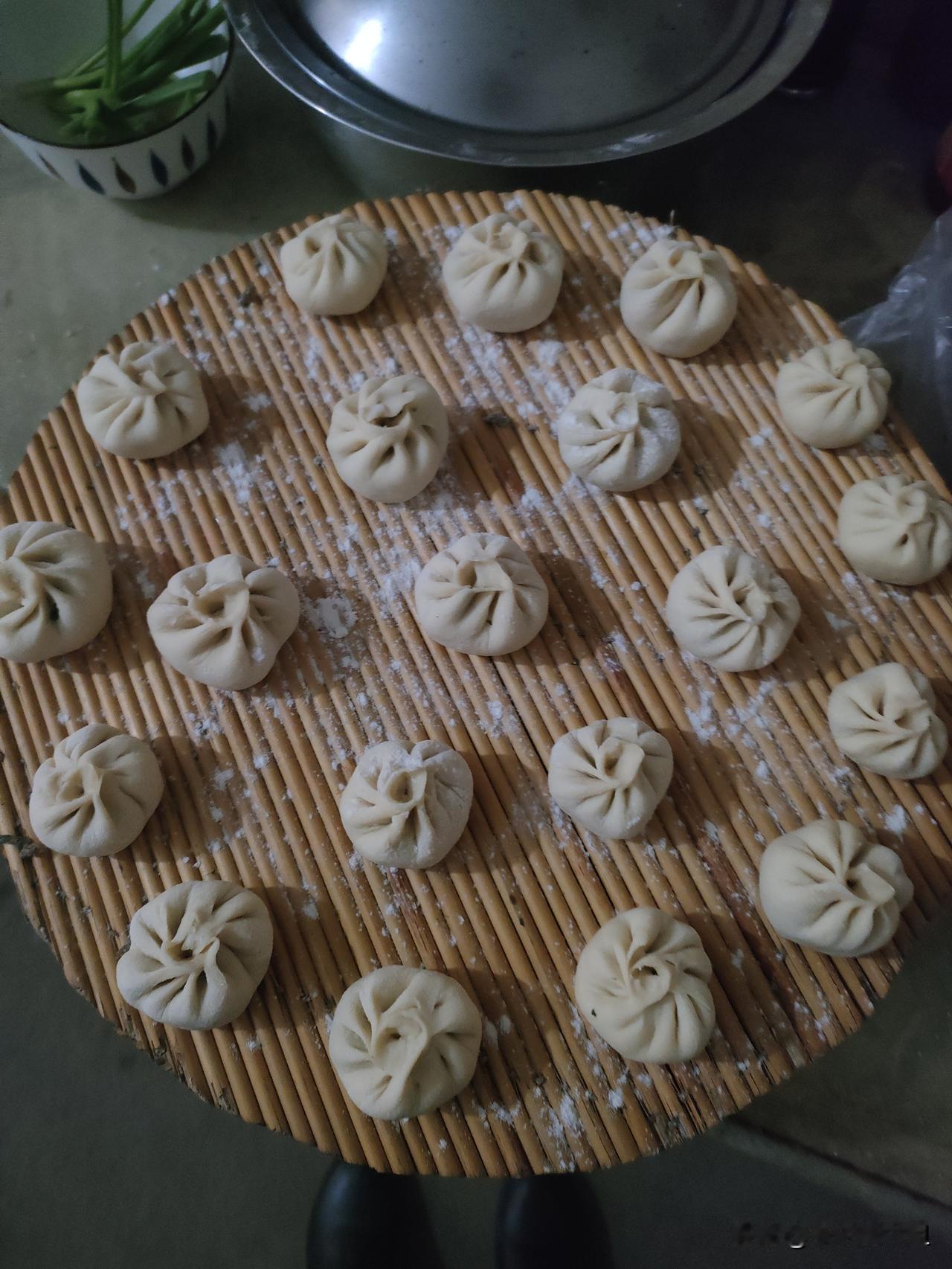 儿子不喜欢吃饺子，我就这样整他饺子是营养丰富的美食，菜园里蔬菜过季节快老了，