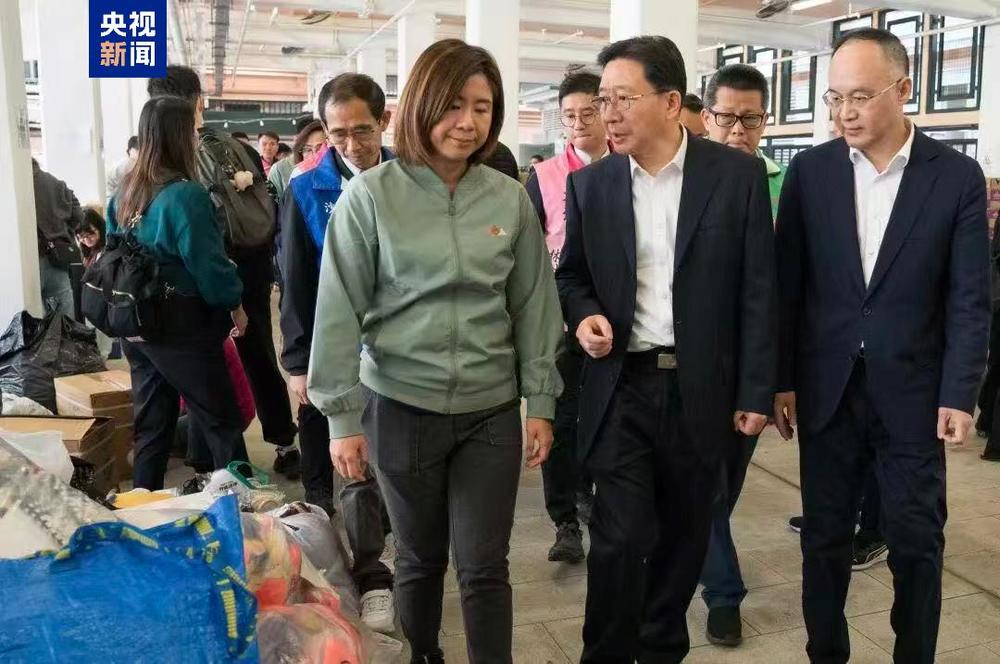 周霁、农融探望慰问火灾伤者和受影响居民