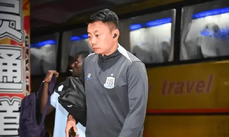 上海滩6月，申花守门员教练李帅被官宣离任，队医组也同步换血。我直说：这波换血不是