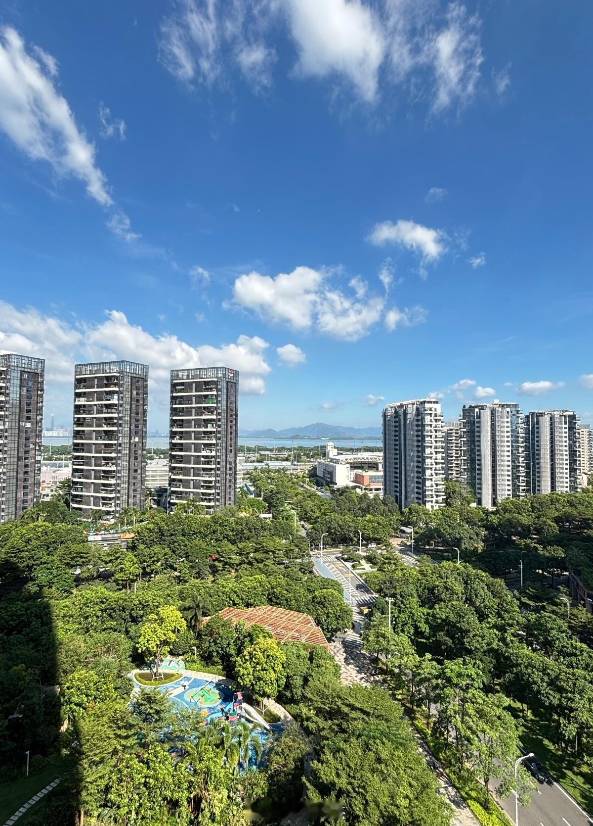 深圳恒二澡堂子刚成交一套。恒裕滨城二期1栋15A，170平米，报价3980万，最