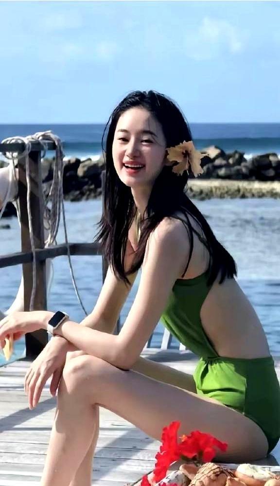 撕碎内娱工业糖精的假象，只需一句牛耕地。镜头前，王天辰坦言拍亲密戏情绪爆发