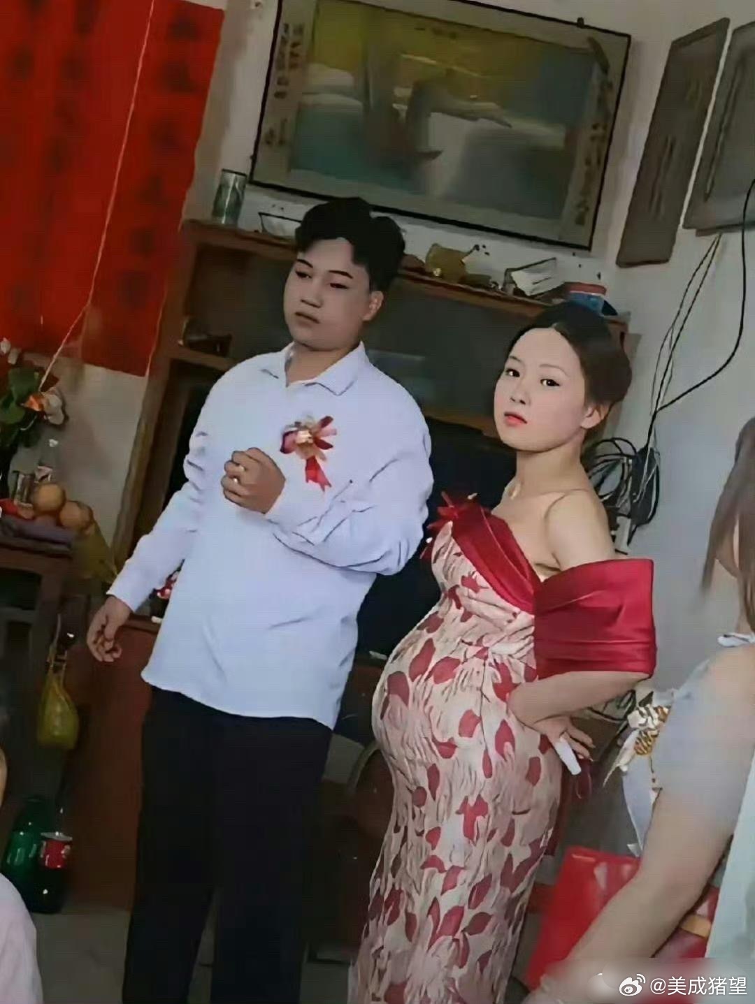 看到新娘新郎，突然觉得社会不仅进步了，而且更宽容了。