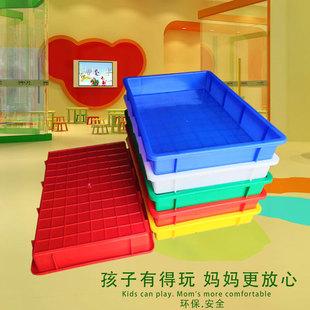 “那天要是不开门，妈妈是不是就能活下来。”11岁的童童小声呢喃着，声音里全是哭