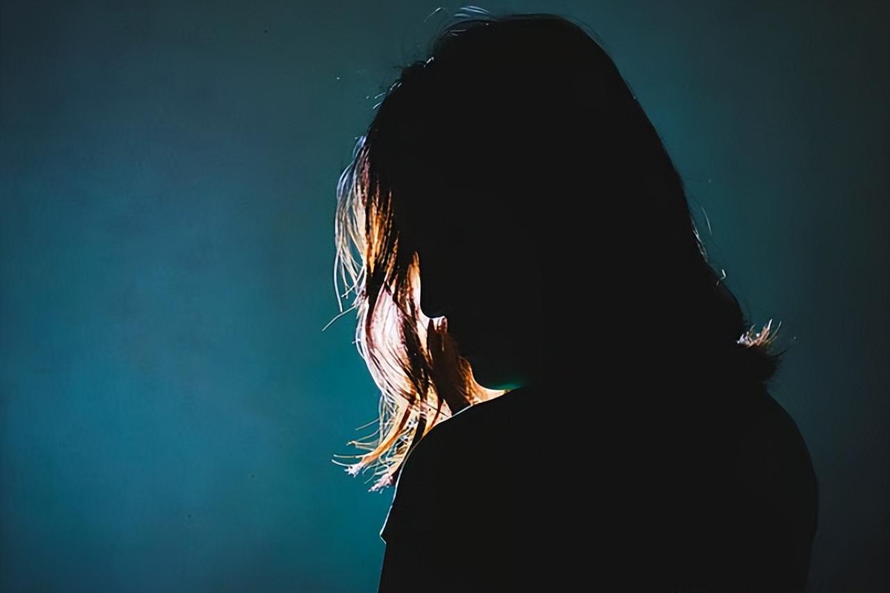 印度再度在国际上颜面尽失！一名美国女游客在印度民宿惨遭下药性侵，涉事房东不仅纵容