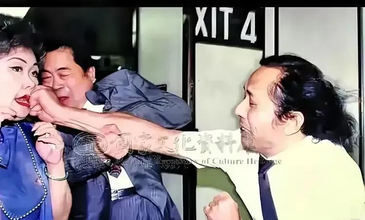 自喻为前无古人，后无来者，假以时日，可以超过“八大山人”的范增也有被揍的时候。1