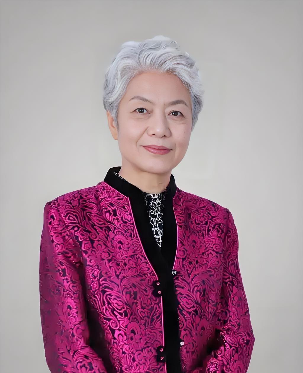 为什么说“毁掉”一个女儿，大多是从爸爸开始的！因为女孩幸不幸福，