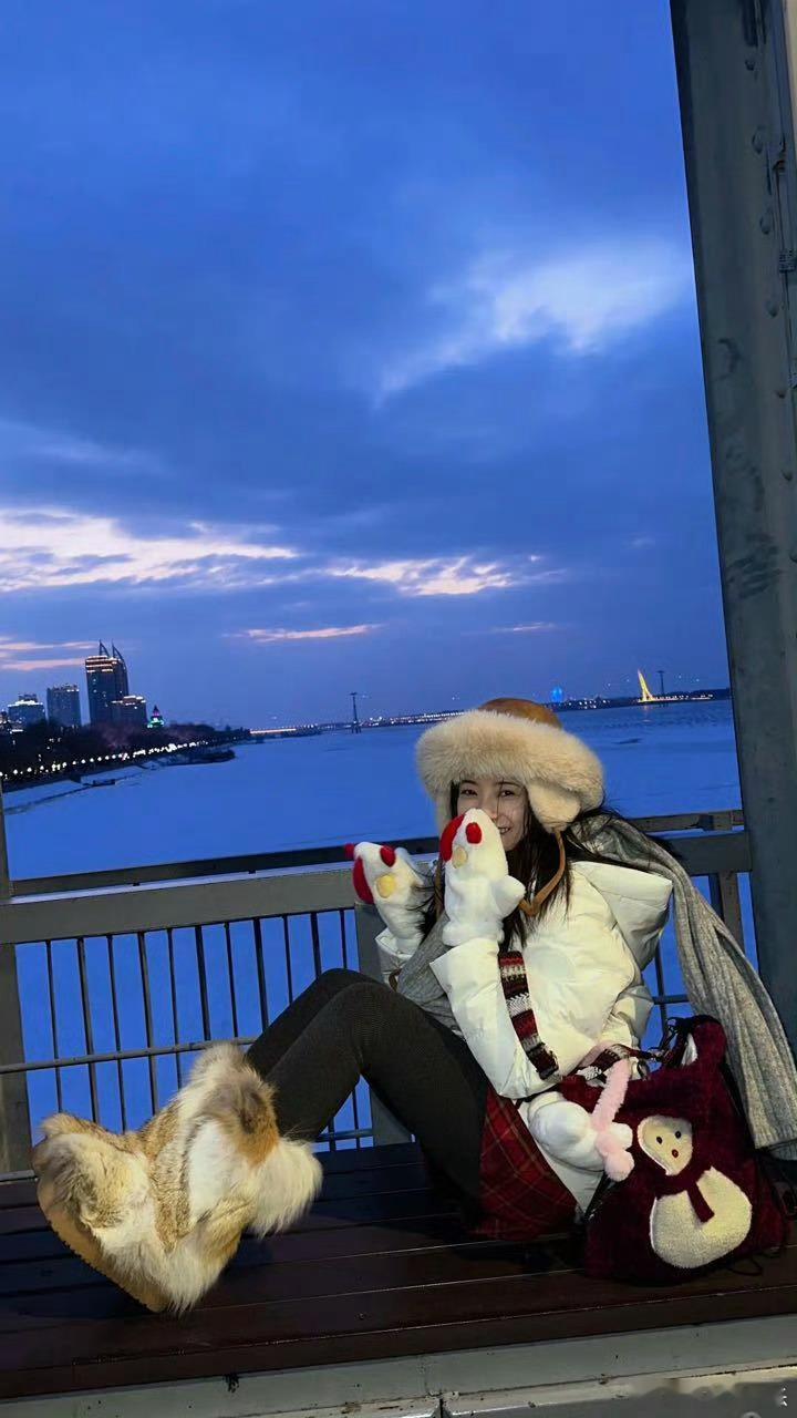 哈尔滨室内穿搭到底有多狂野在哈尔滨过冬是一种新型冰火两重天零下35℃出门，27