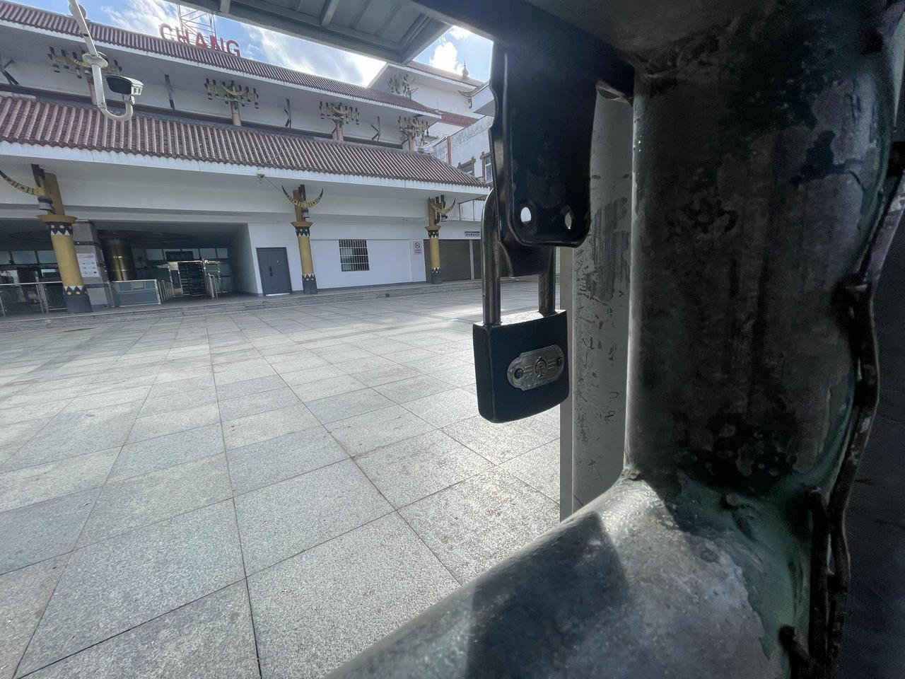 我差点以为已经关门停运了的西昌站。想坐公益慢火车，这趟车是在西昌站停靠。于是我就