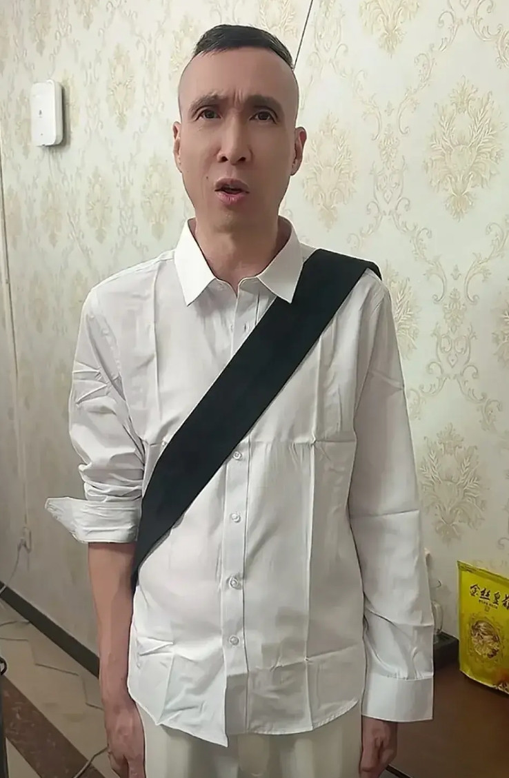 哈哈！什么叫东施效颦？“条子哥”给了我们一个完美的解释。随着韦东奕的一条视频爆