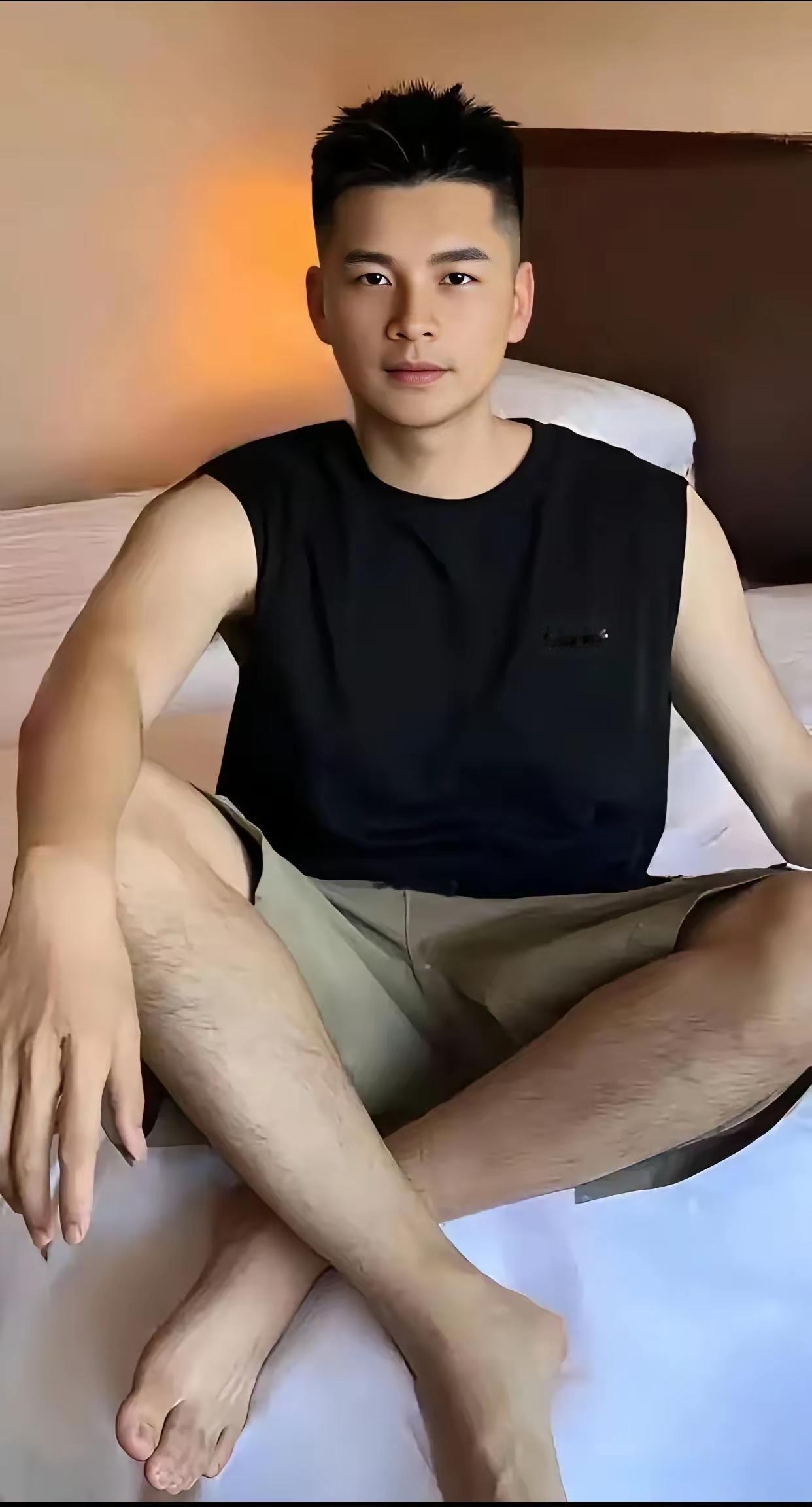 也许女人被男人的帅气迷住了双眼，也许女人被男人的才气所深深折服，也许女人被男人的