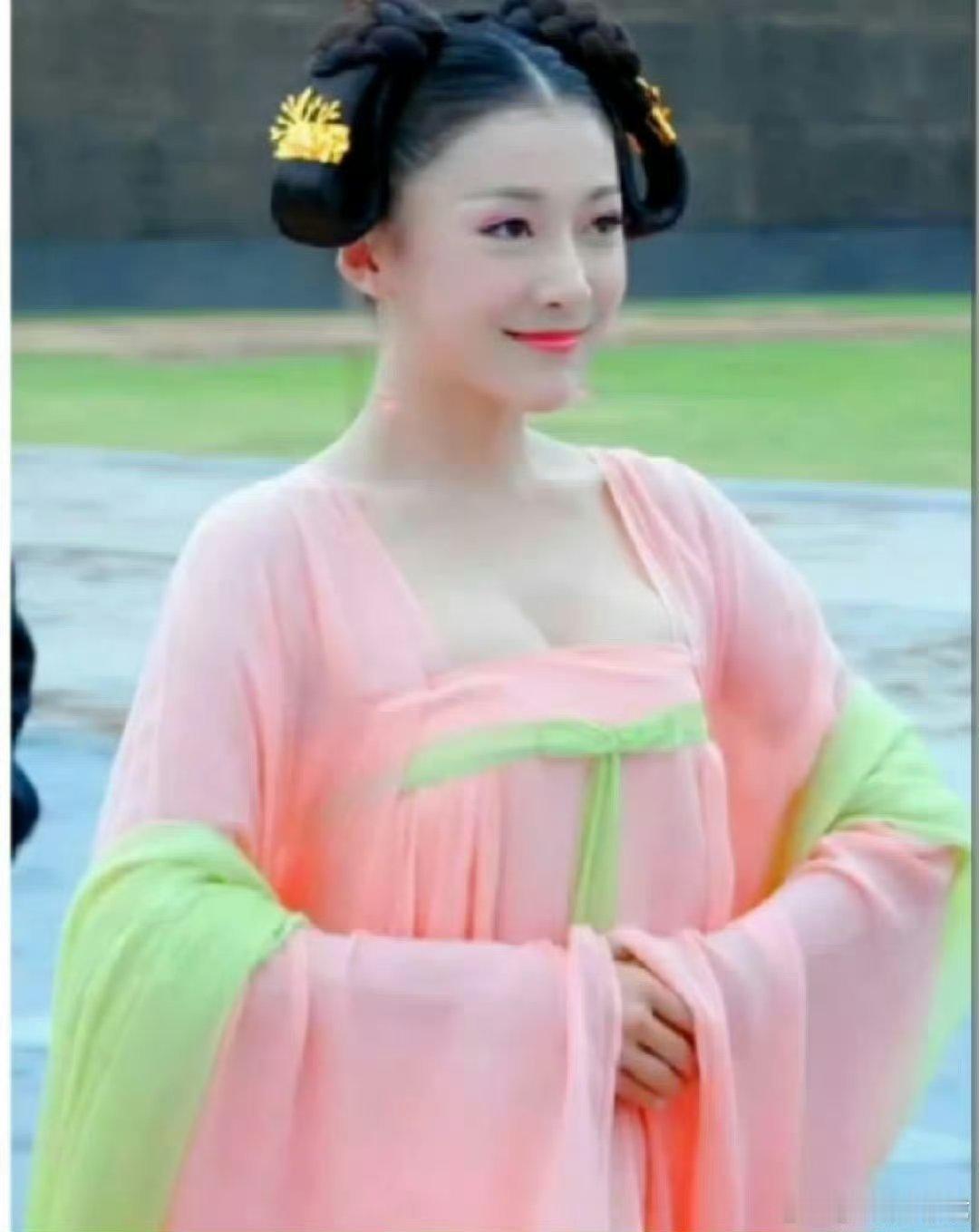 抹胸居然是后期为了播出剪辑的，唐朝真的这么开放吗​​​​