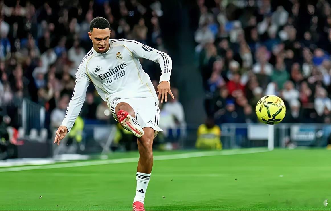 阿诺德在皇马彻底踢明白了！不仅会传中，后场组织把队友都征服了《阿斯报》猛夸皇马的