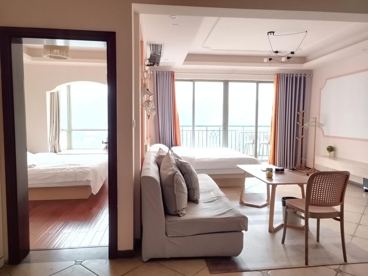 刚从重庆回来，我后悔为什么活了大半辈子到现在才想起来去重庆，这座城市真是名副其实