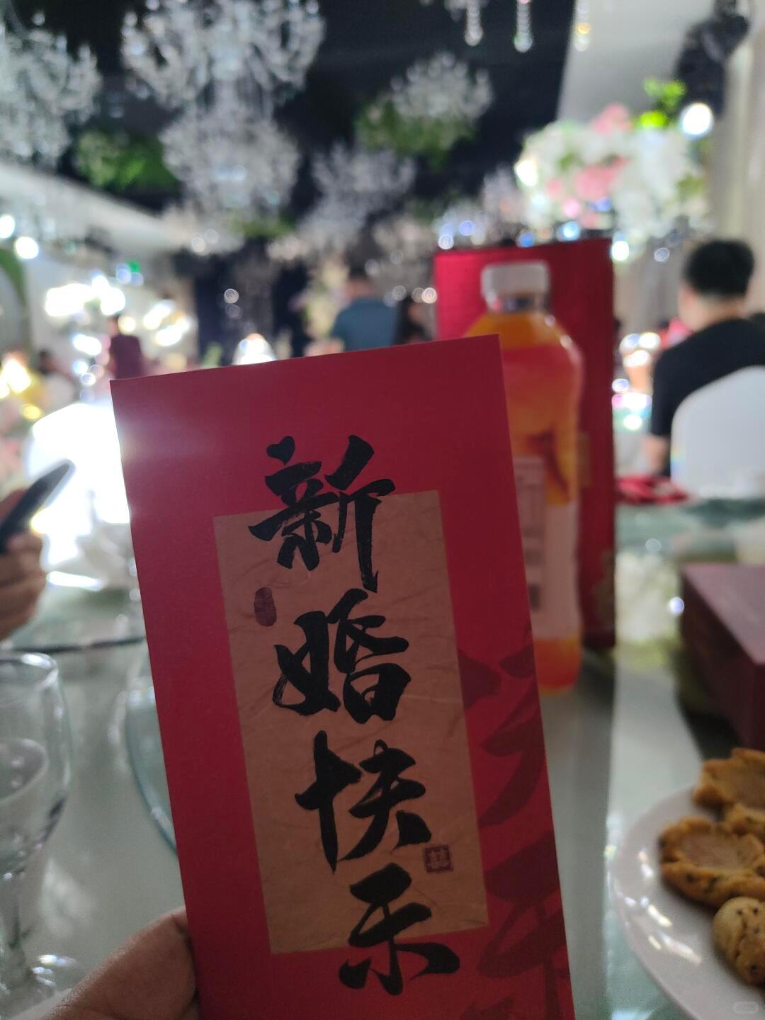 现在的年轻人越来越精了，三无婚礼越来越多了。以前什么凌晨四点起床化妆、接亲堵