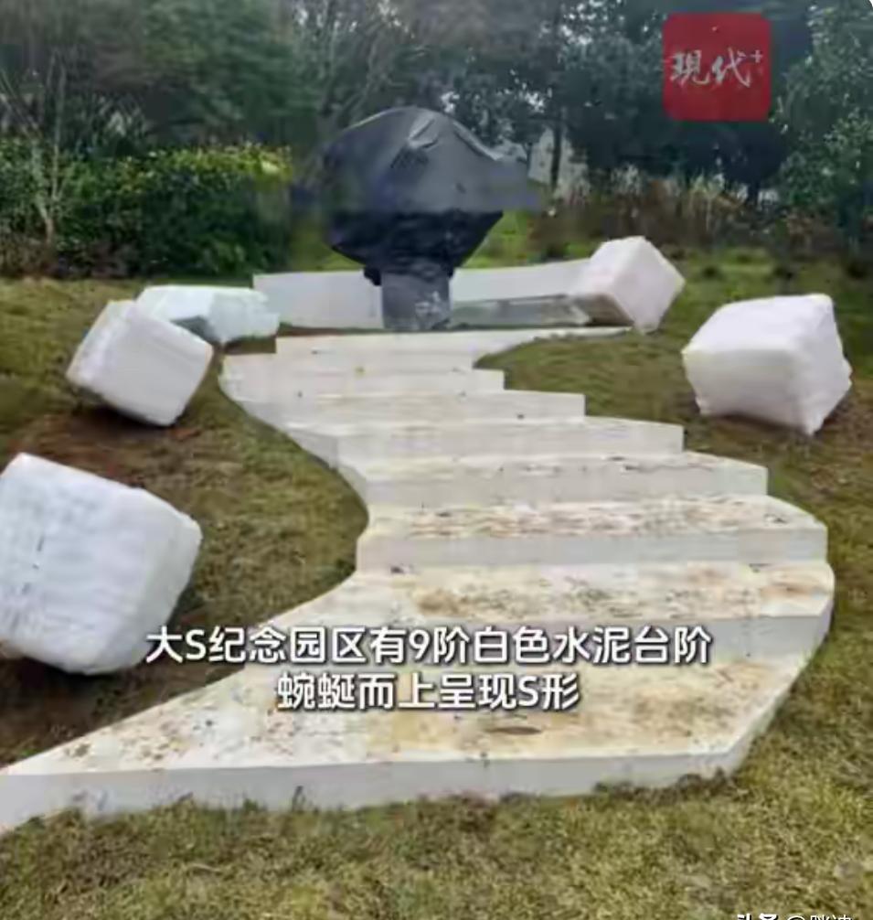 那个把纹身刻在无名指当婚戒的男人，终究还是把她“弄丢了”。房子，是前夫买的。