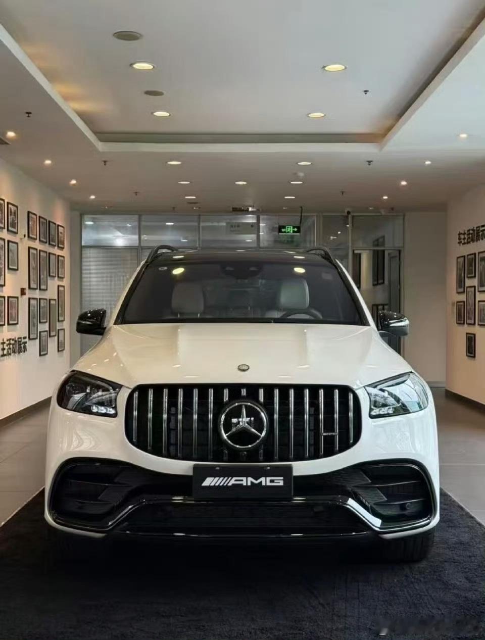奔驰GLS63AMG白车米内又出了100台GLS63这应该是最后的100