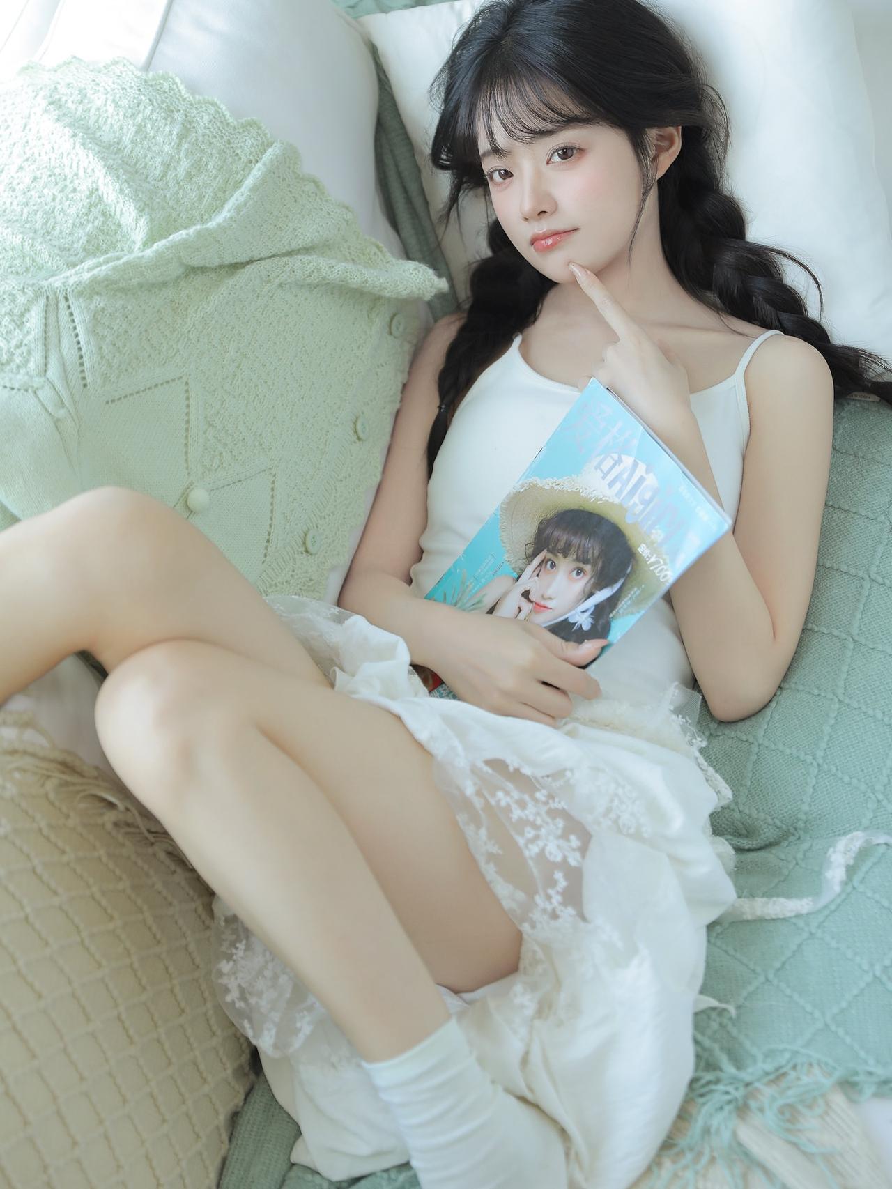 慵懒午后，少女与书相伴人生在世，你悟到什么道理